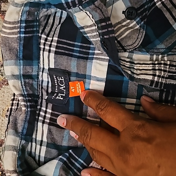 Plaid button-up long sleeve shirt size 4t - Picture 2 of 5